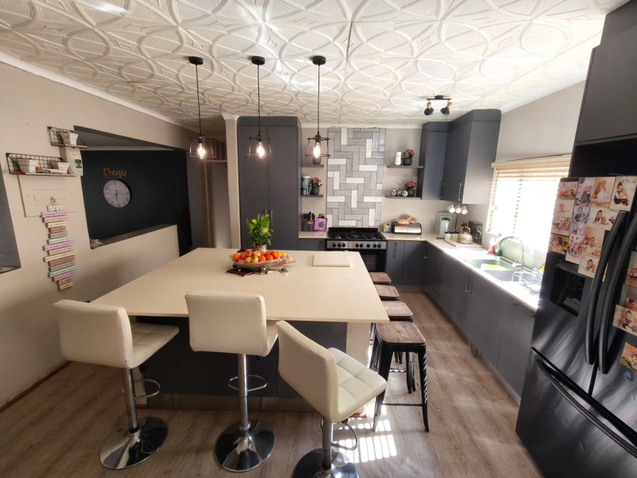 3 Bedroom Property for Sale in Safari Gardens North West
